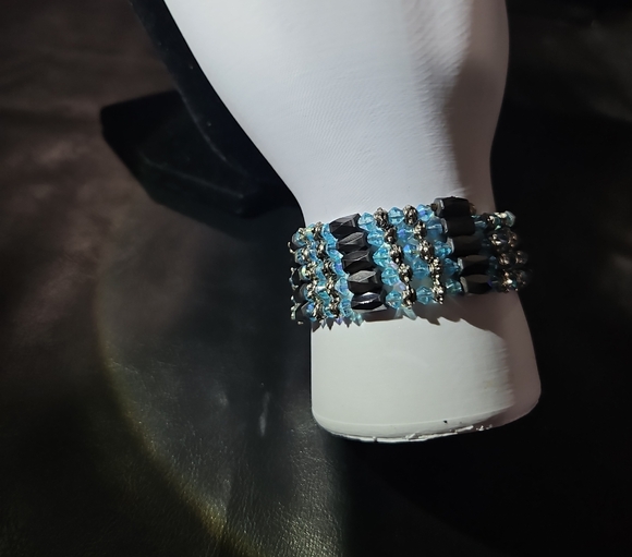 Jewelry - Elegant Black and Blue Beaded Bracelet